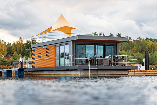 Floatinghouse-baerwaelder-see-Hausboot