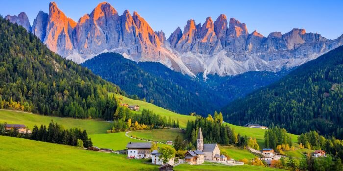 Beliebte_Reiseziele_Suedtirol_490680628_700x350px