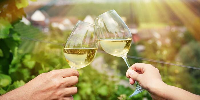 Wein-Weinglas-Weinberg