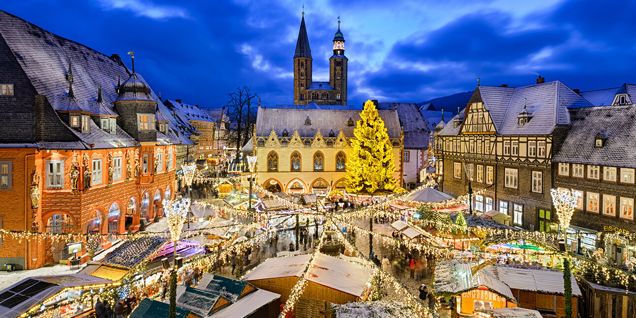 Erleuchteter Weihnachtsmarkt in Goslar