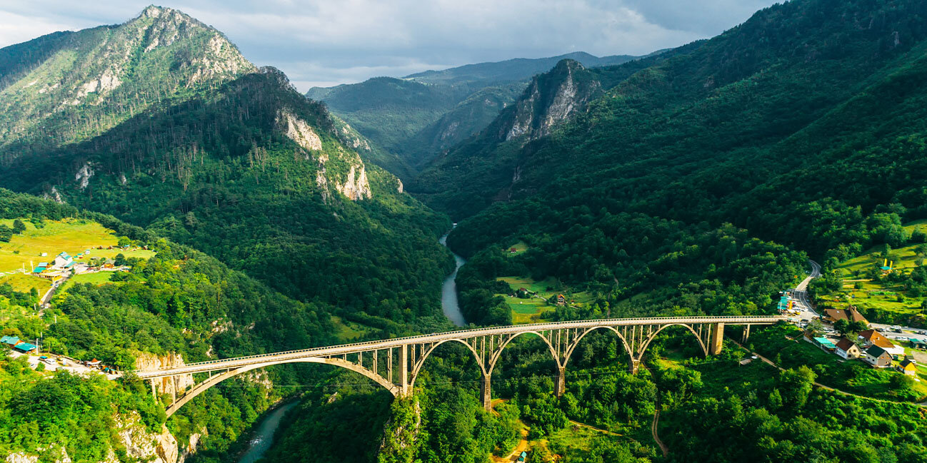 Durdevica Tara Arc Brücke in den Bergen von Montenegro