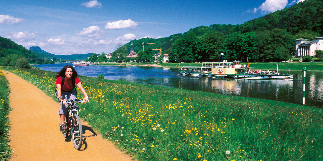Fahrradfahren auf dem Elberadweg