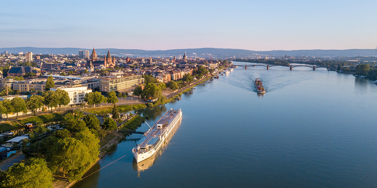 Luftaufnahme der Stadt Mainz und des Rheins Deutschland