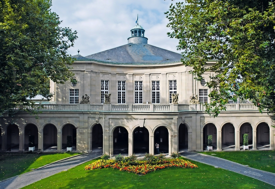 Der Regentenbau versetzt Sie bei einem Besuch in vergangene Zeiten.