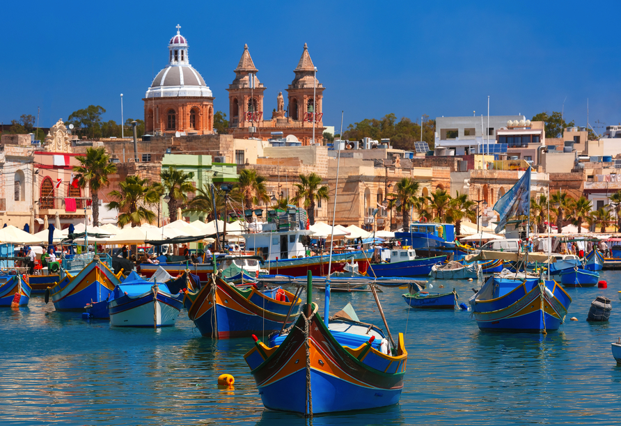 Die bunten Boote im Hafen des Fischerdorfs Marsaxlokk bieten ein wundervolles Bild.