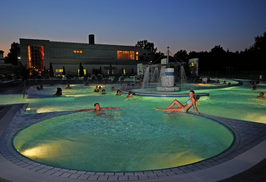 BeleuchtIn Bad Füssing gibt es drei verschiedene Thermen: die Europatherme, die Johannesbad-Therme und die Therme 1.