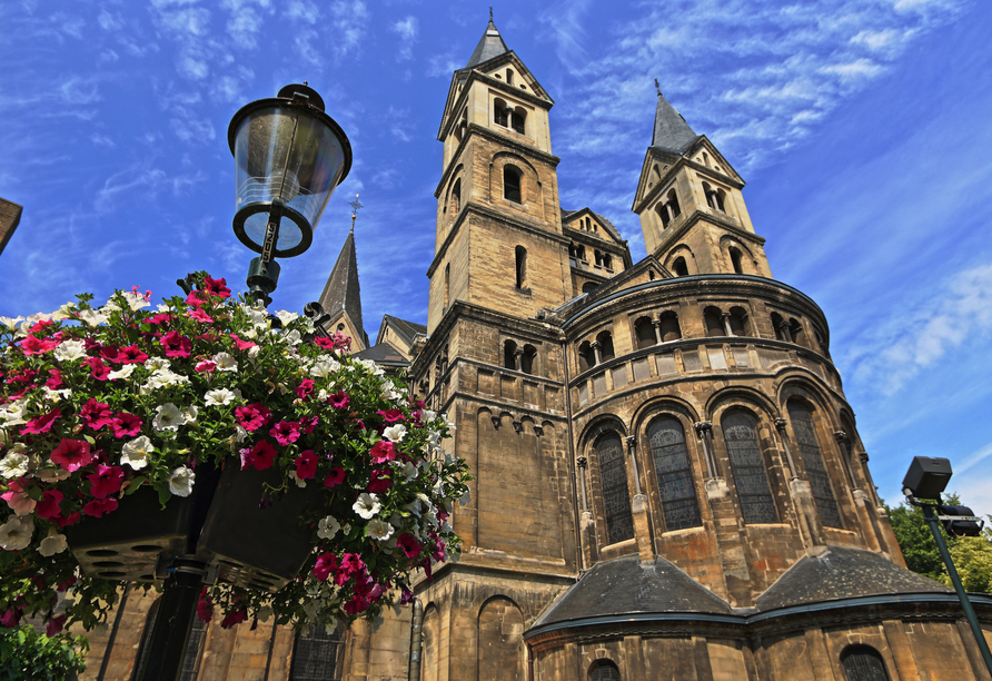 Wer in Roermond nicht nur Shoppen möchte, sollte unbedingt den Münsterplatz mit der Liebfrauen-Münsterkirche besuchen.