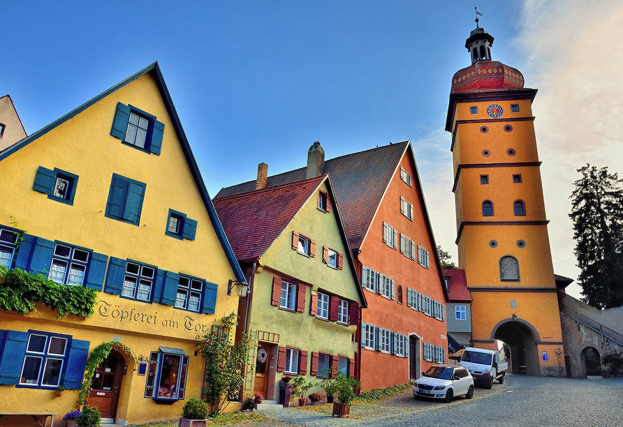 Besuchen Sie die malerische Stadt Dinkelsbühl.