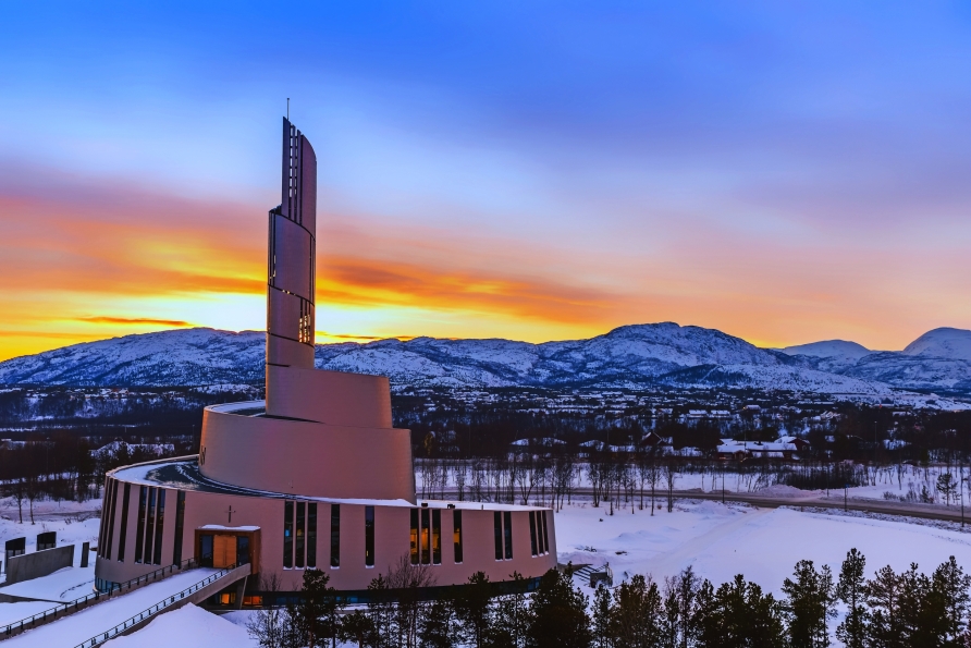 Besuchen Sie die Nordlicht-Kathedrale in Alta.