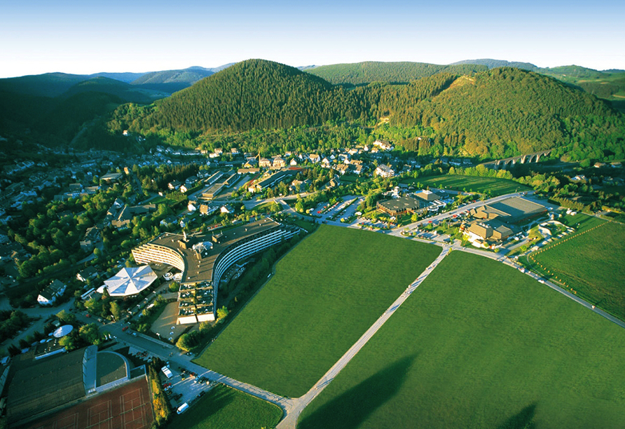 Luftansicht vom Sauerland Stern Hotel in Willingen.