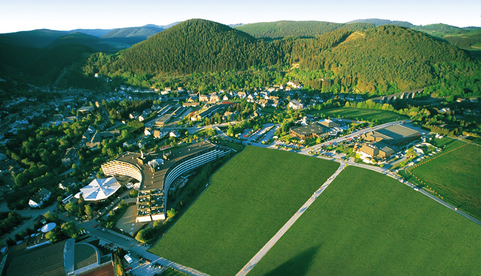 Luftansicht vom Sauerland Stern Hotel in Willingen.