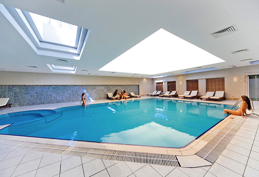 Das Hallenbad im Side Star Resort