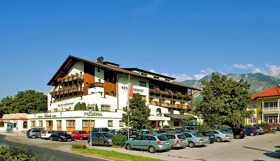 Außenansicht des Hotels Reschenhof