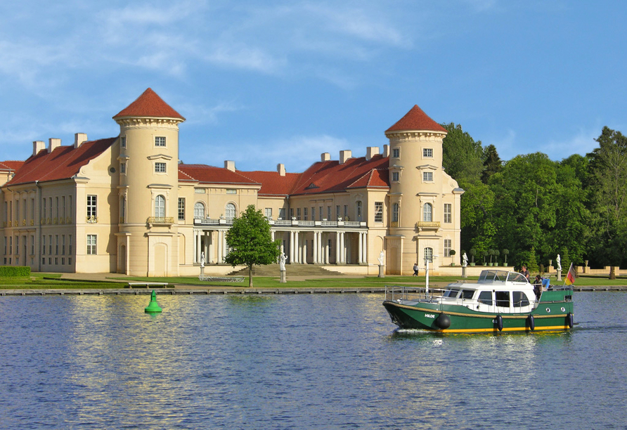 Unternehmen Sie einen Ausflug zum Schloss Rheinsberg.