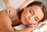 Entspannen Sie bei wohltuenden Wellnessanwendungen.