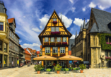 Unternehmen Sie einen Ausflug nach Quedlinburg. Die hübsche Stadt lädt zum Verweilen ein.