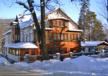 Hotel Swieradow in Bad Flinsberg, Niederschlesien, Polen, Außenansicht im Winter