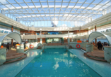 An Bord der MSC Magnifica gibt es auch einen überdachten Pool. 