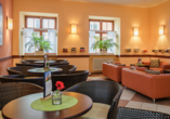 Nehmen Sie im Literaturcafé des JUFA Hotels Meersburg am Bodensee Platz.