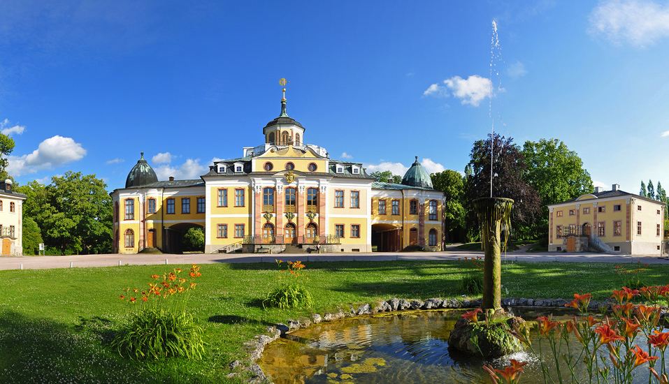 Willkommen in Weimar! Besichtigen Sie das bekannte Schloss Belvedere.