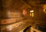 Tanken Sie neue Energie bei einem heißen Aufguss in der Sauna.