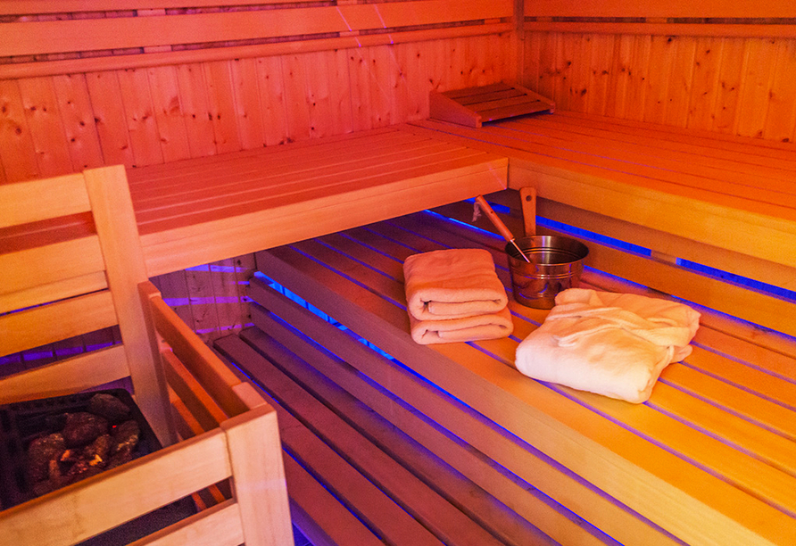 Entspannen Sie in der Sauna und lassen Sie den Alltag hinter sich.