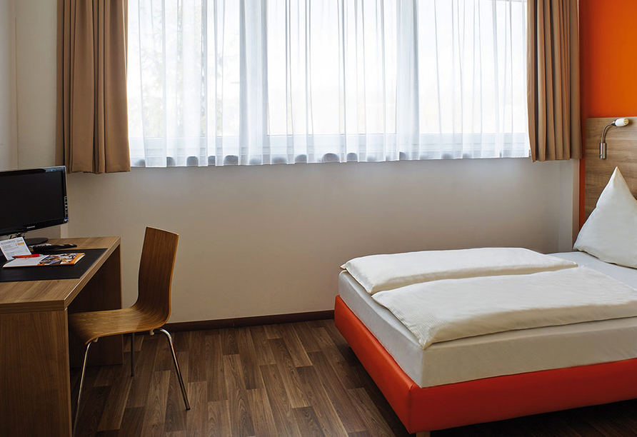 Zimmerbeispiel vom Orange Hotel und Apartments
