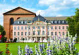Auch das Kurfürstliche Palais in Trier sollten Sie sich nicht entgehen lassen.