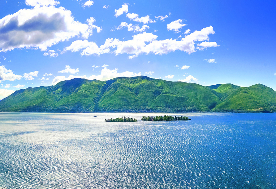 Die Brissago Inseln liegen auf der Schweizer Seite des Lago Maggiore.