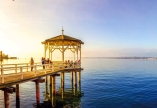 Romantischer Sonnenuntergang in Bregenz am Bodensee.