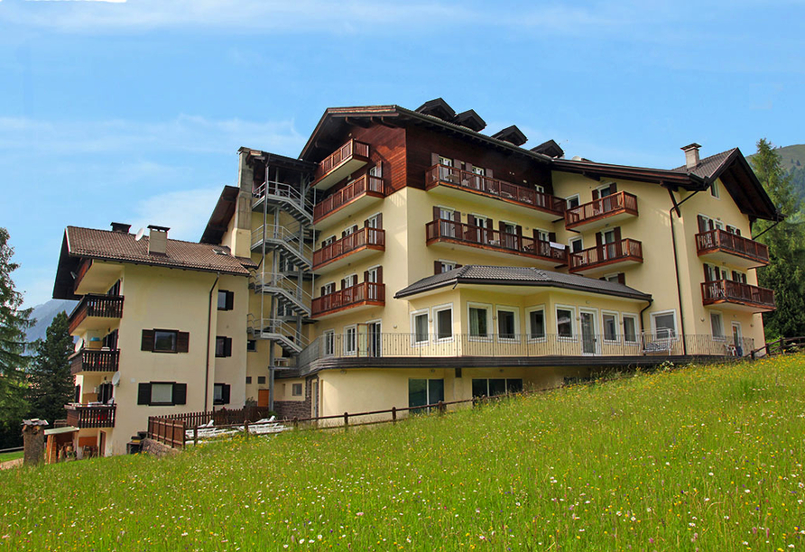 Smy Hotel Bellamonte Dolomiti in Predazzo, Außenansicht