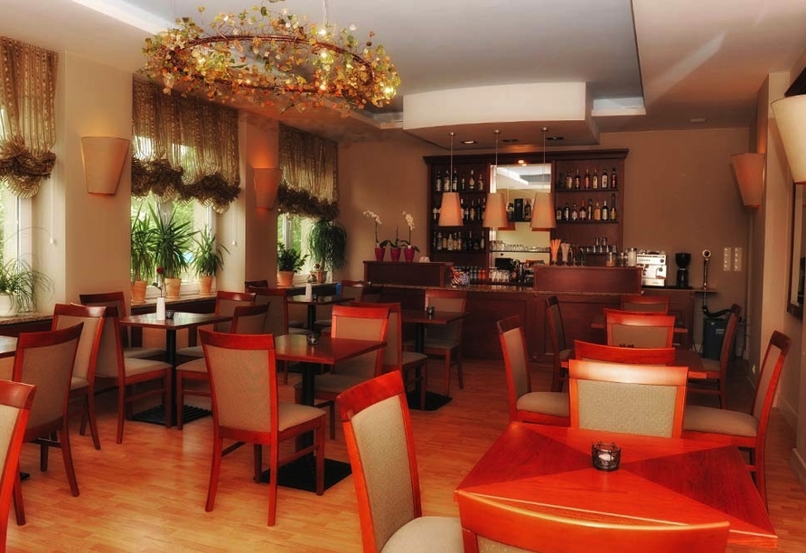Das Restaurant des Hotels Alcest Rewal erwartet Sie mit leckeren und regionalen Gerichten.