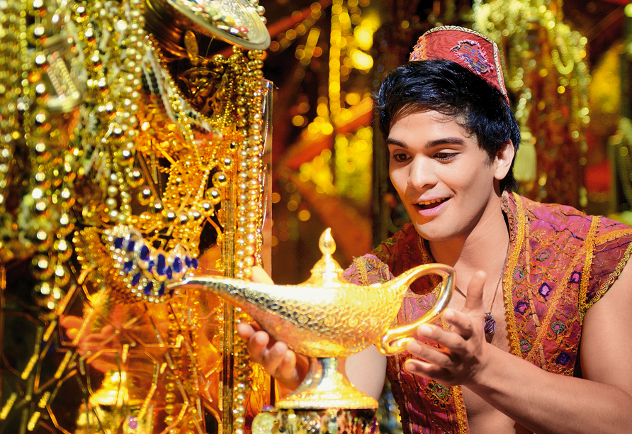 Aladdin mit der magischen Wunderlampe im Musical Disney ALADDIN