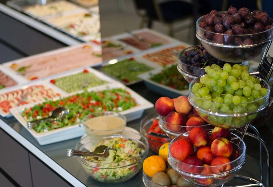 Hotel Grand Kapitan Medi Spa in Henkenhagen, Buffet