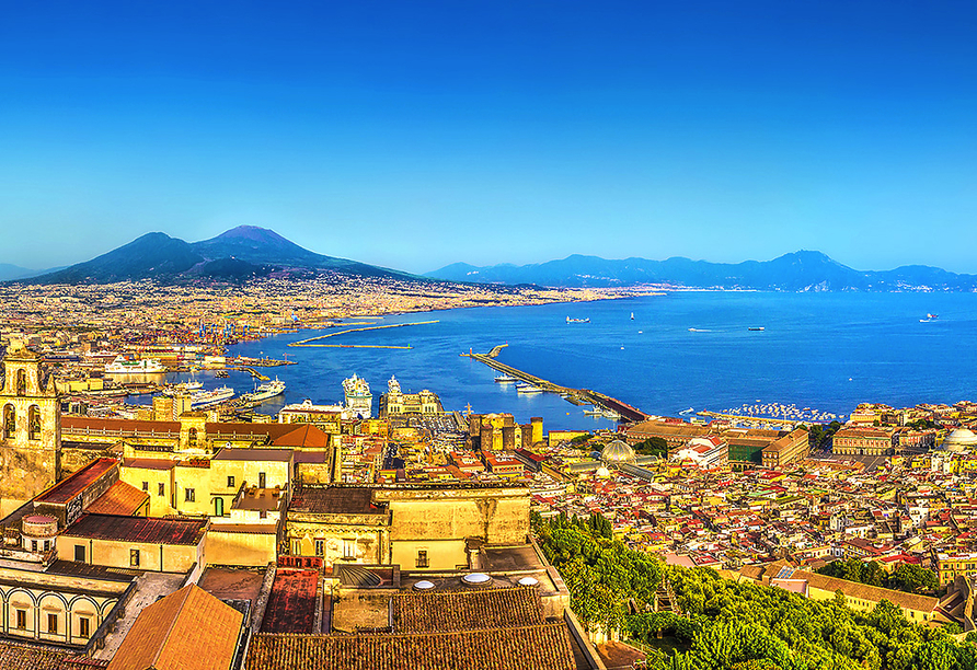 Neapel auf dem italienschen Festland ist ein beliebtes Ausflugsziel.