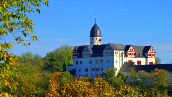 Unternehmen Sie einen Wanderausflug zum Schloss Rochsburg.