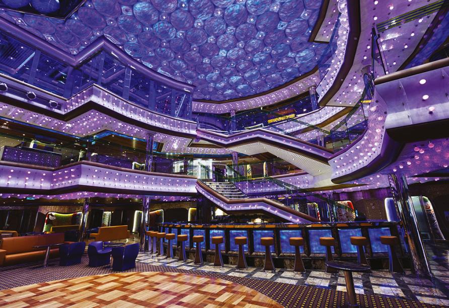 Das beeindruckende Atrium an Bord der Costa Diadema