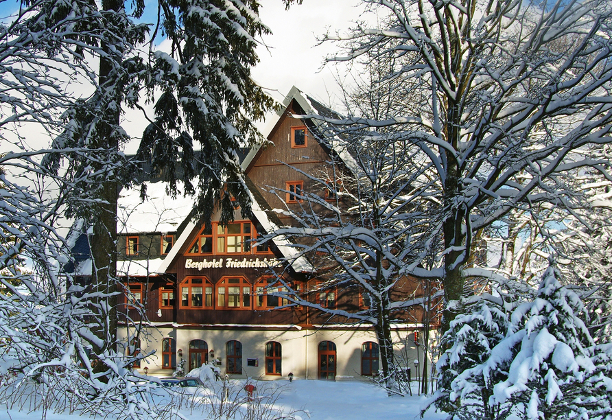 Berghotel Friedrichshöhe in Altenberg, Außenansicht Winter