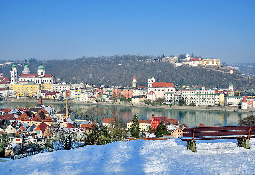 Lassen Sie sich von der hübschen Drei-Flüsse-Stadt Passau in den Bann ziehen.