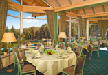 Lassen Sie es sich im Restaurant im Berghotel Vogelherd schmecken.