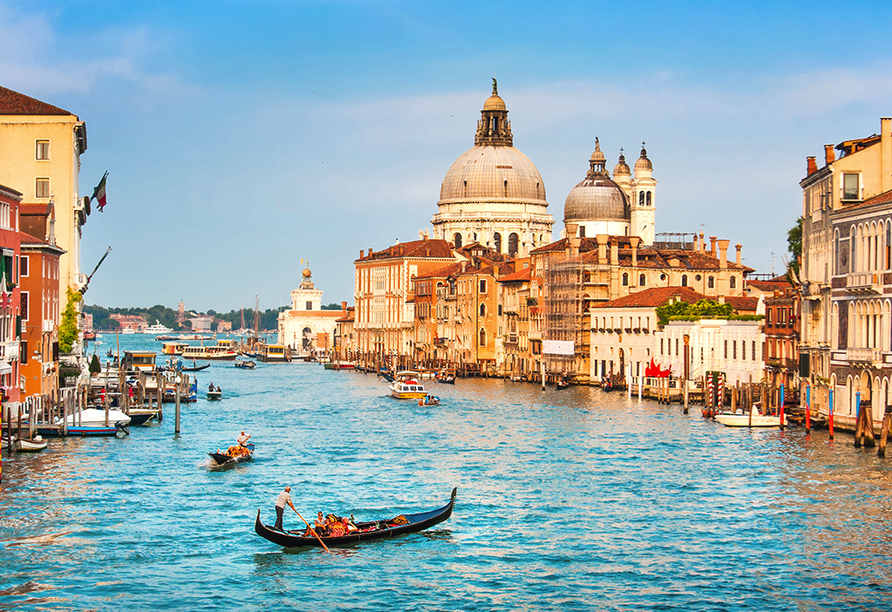 Unternehmen Sie einen Tagesausflug nach Venedig.