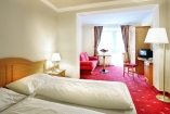 Ein Zimmerbeispiel in Ihrem Hotel Ferienwelt Kristall.