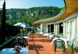 Die Terrasse des Hotels Marco Polo Garda bietet einen tollen Panoramablick. 