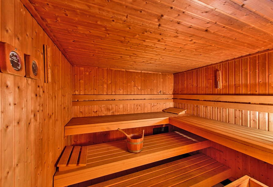 Die Sauna lädt zum Entspannen ein.