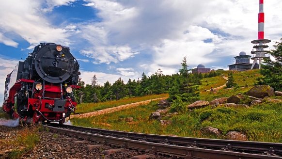 Egal wie lange Sie im Harz bleiben - eine Fahrt mit der bekannten Harzer Schmalspurbahn gehört einfach dazu.