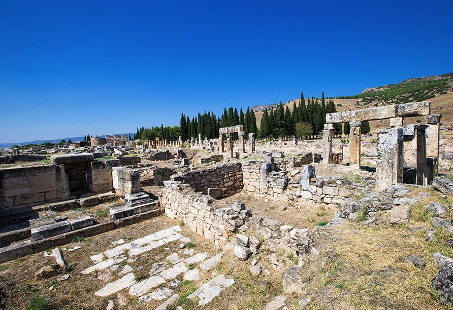 Besuchen Sie die antike Stadt Hierapolis.