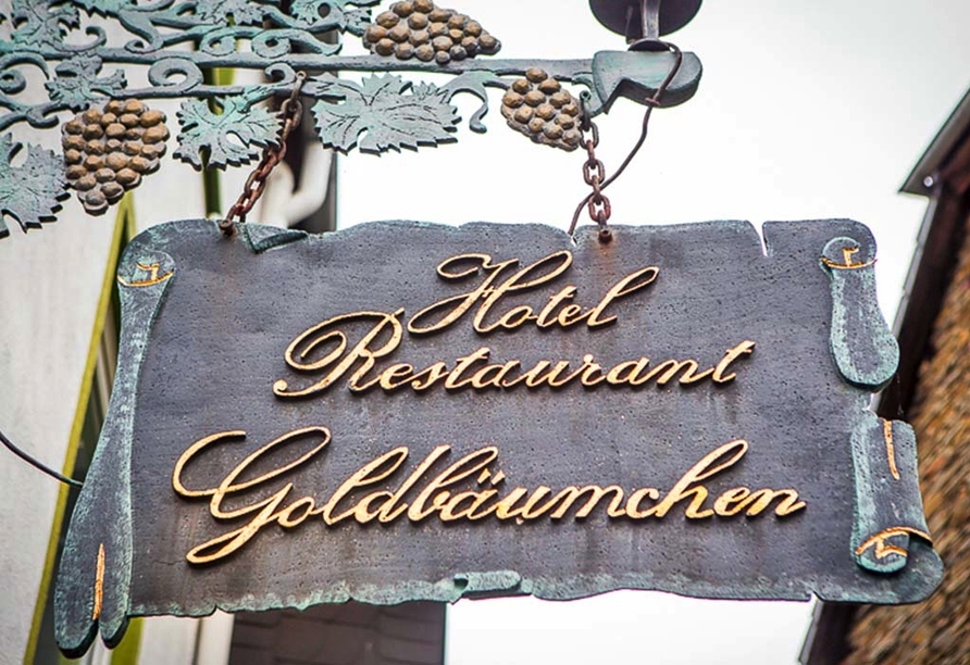 Hotel Ellenzer Goldbäumchen in Ellenz-Poltersdorf an der Mosel, Schild
