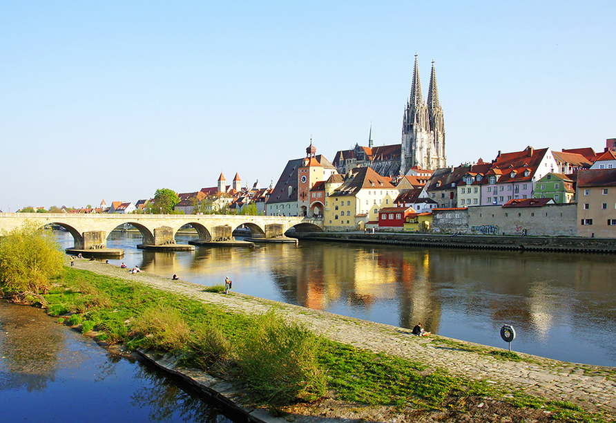 Das nahegelegene Regensburg ist ein tolles Ausflugsziel.