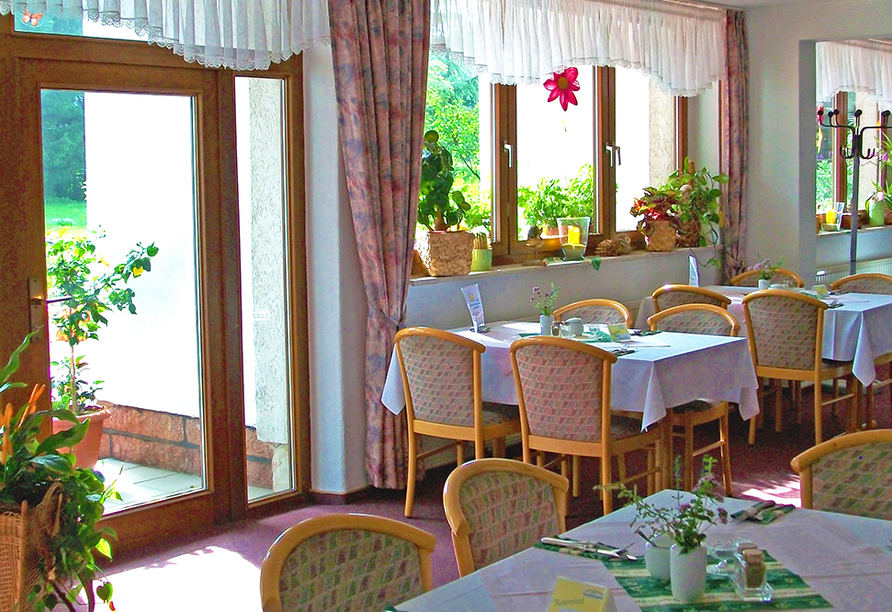 Im Restaurant des Hotels Im Kräutergarten werden Ihnen leckere Speisen serviert.