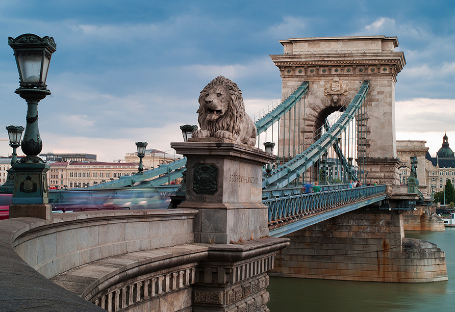 Die berühmte Kettenbrücke in Budapest